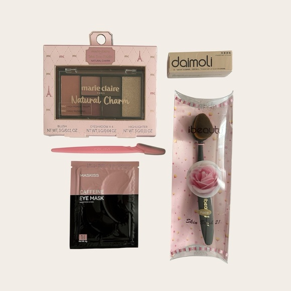 Makeup Set - Picture 2 of 3